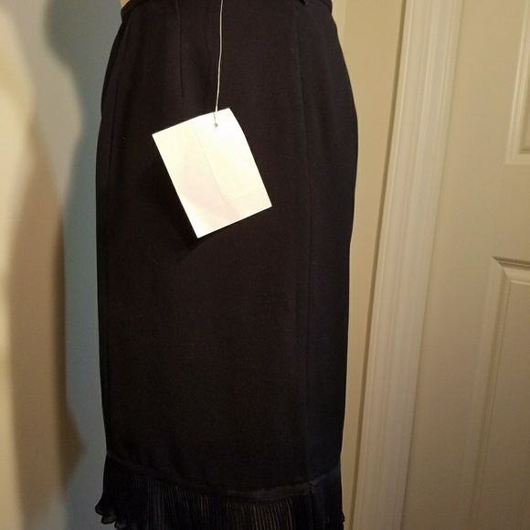 NWT RUFFLE ME SKIRT - Picture 3 of 3